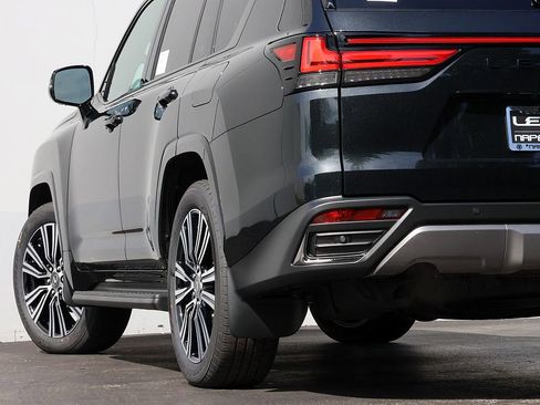 New 2026 Lexus LX 600 4WD w/ Luxury Package image 8