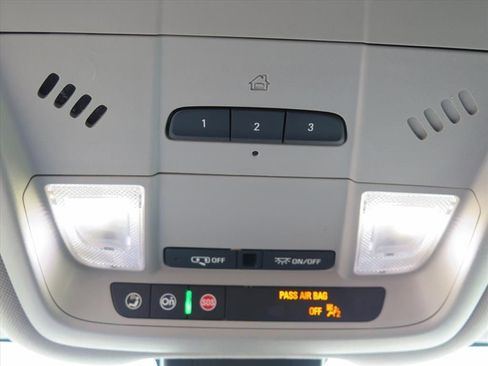 Used 2020 Chevrolet Equinox LT image 14