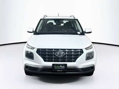 Used 2025 Hyundai Venue SEL FWD image 2