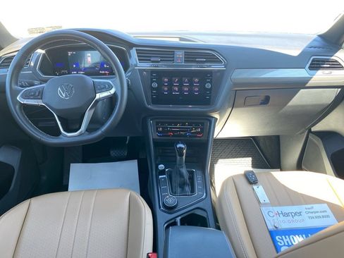 Used 2023 Volkswagen Tiguan SE AWD/4WD image 16