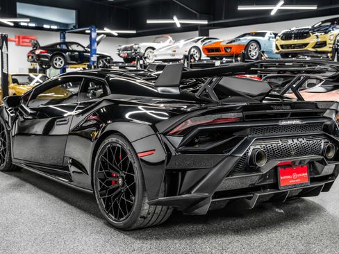 Used 2021 Lamborghini Huracan STO image 6