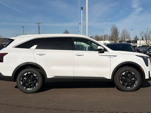 New 2026 Kia Sorento S image 4