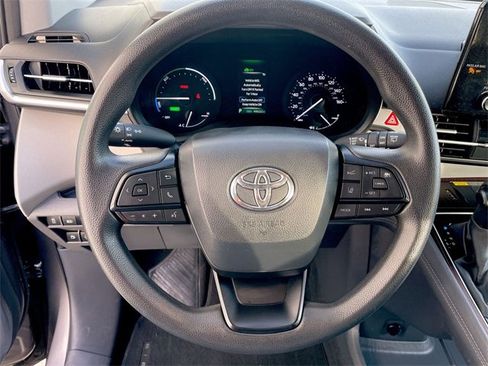 Used 2024 Toyota Sienna LE image 14