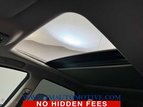 Used 2022 Nissan Pathfinder SL w/ SL Premium Package image 11