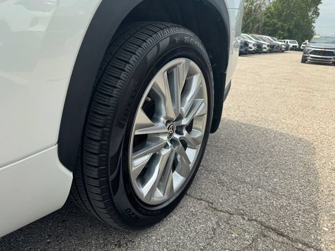 Used 2023 Toyota Highlander Limited AWD/4WD image 14