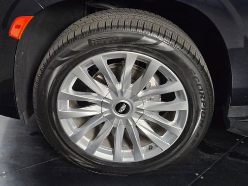 Used 2023 Cadillac Escalade Luxury image 12