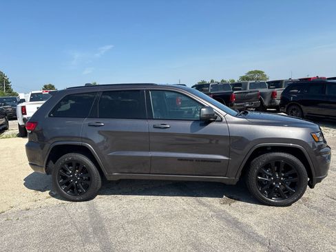 Used 2020 Jeep Grand Cherokee Altitude AWD/4WD image 5