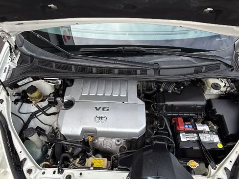 Used 2010 Toyota Sienna XLE image 35