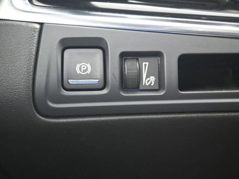 Used 2023 Cadillac XT6 Premium Luxury image 16