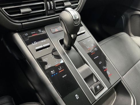 Certified 2026 Porsche Macan AWD/4WD image 30