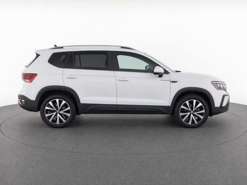Used 2022 Volkswagen Taos SE FWD image 8