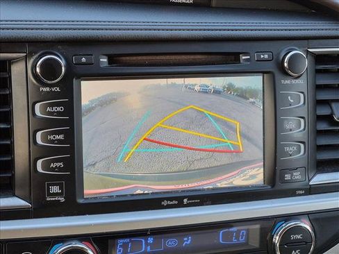 Used 2015 Toyota Highlander Limited FWD image 12
