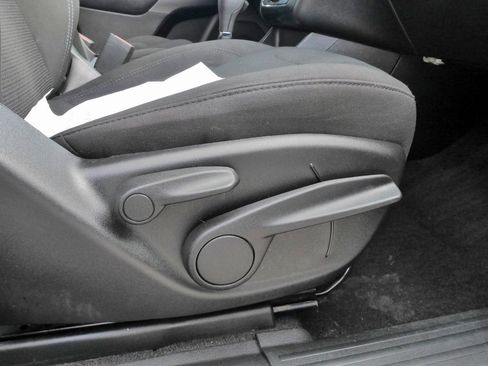 Used 2019 Jeep Cherokee Latitude w/ Cold Weather Group image 7