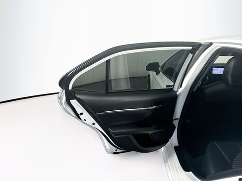 Used 2021 Toyota Camry SE FWD image 25