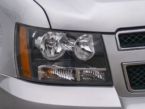 Used 2012 Chevrolet Tahoe 4WD image 4