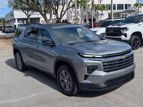 Certified 2025 Chevrolet Traverse LT w/ Driver Confidence Package image 2