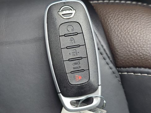 Used 2024 Nissan Pathfinder Platinum image 28