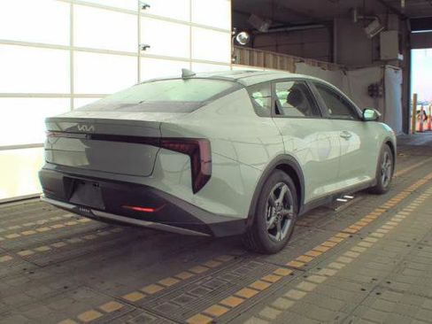 Used 2025 Kia K4 LXS FWD image 4