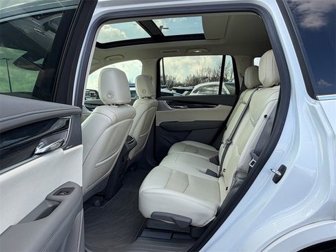 Used 2023 Cadillac XT6 Premium Luxury image 12