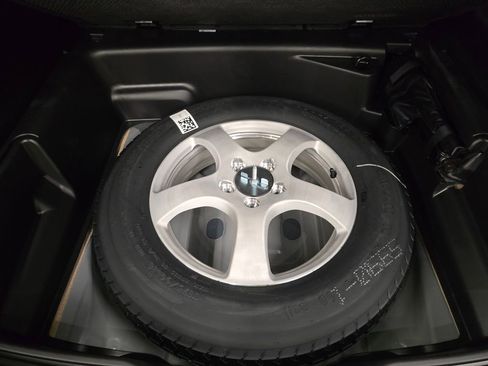 New 2025 Jeep Grand Cherokee Laredo w/ Luxury Tech Group I RWD image 35