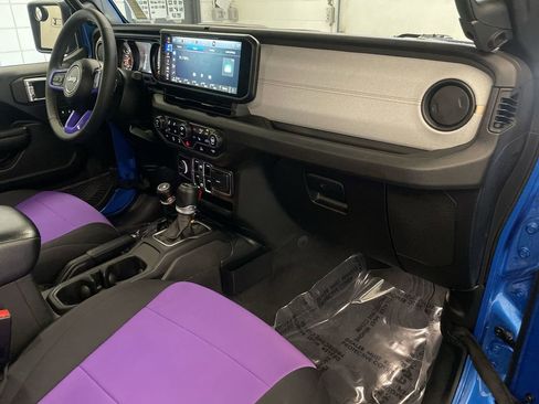 Used 2024 Jeep Wrangler Unlimited Sport AWD/4WD image 21