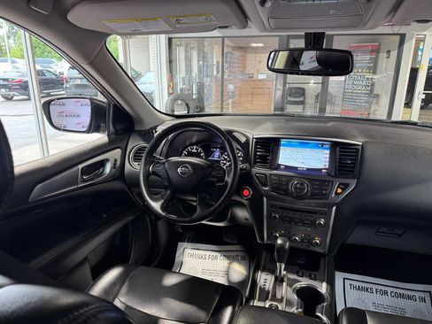 Used 2020 Nissan Pathfinder SL AWD/4WD image 29