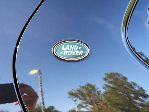 Used 2025 Land Rover Discovery Metropolitan Edition AWD/4WD image 50