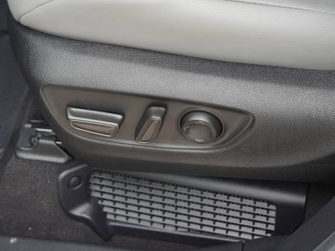 Used 2025 Toyota Sienna XLE FWD image 22