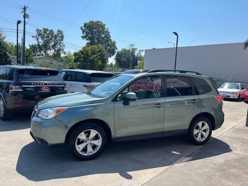 Used 2014 Subaru Forester 2.5i Premium w/ All-Weather Package AWD/4WD image 4