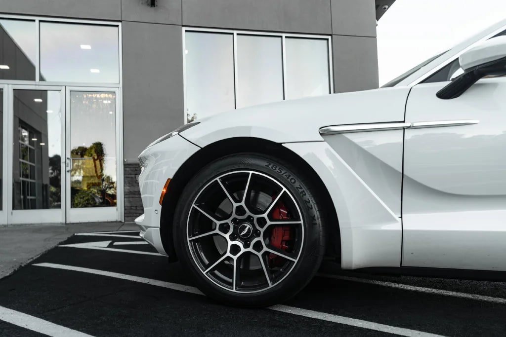 Used 2022 Aston Martin DBX AWD/4WD image 25