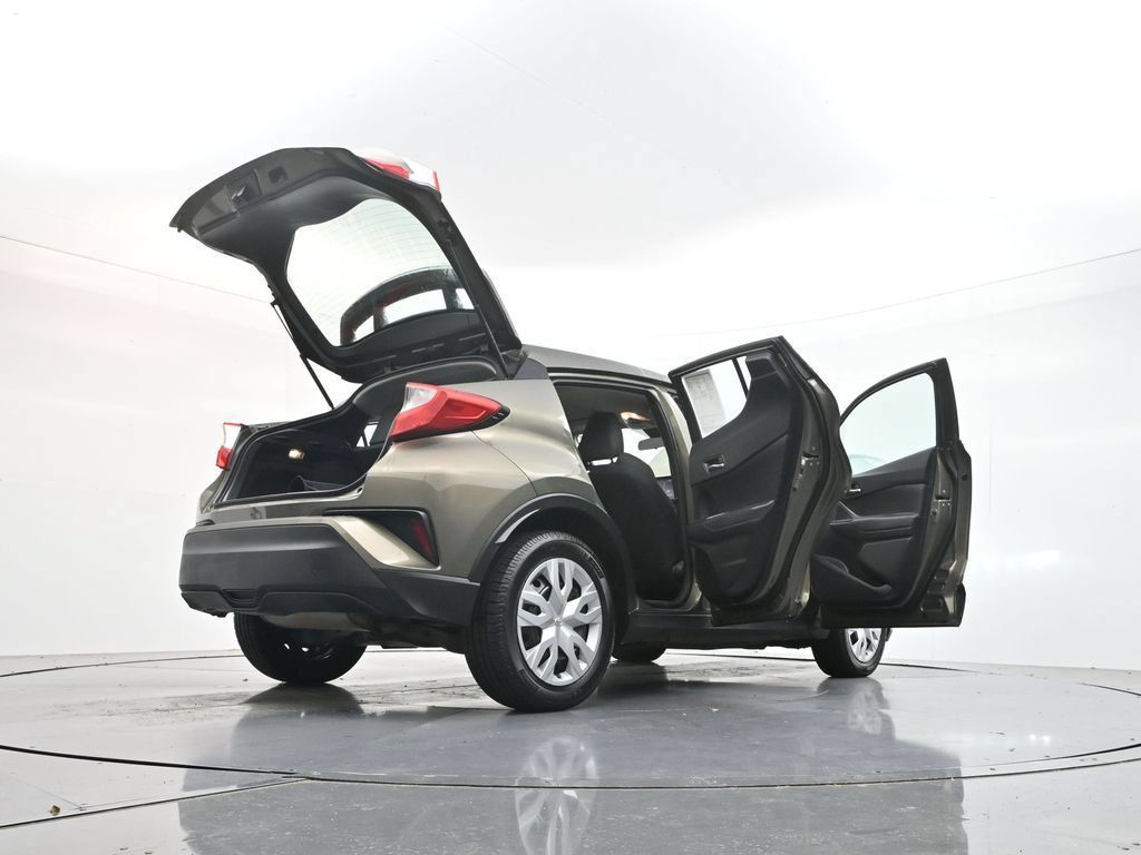 Used 2021 Toyota C-HR LE FWD image 46