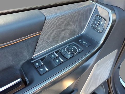 Used 2024 Ford F350 Platinum image 19