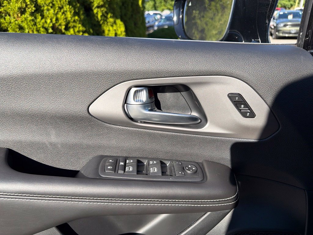New 2027 Chrysler Pacifica Select FWD image 16