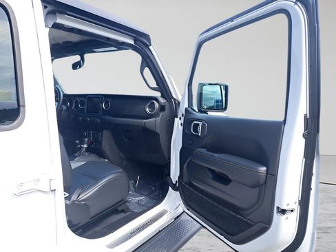 Used 2023 Jeep Wrangler Unlimited Sahara w/ Cold Weather Group AWD/4WD image 15