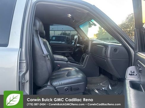 Used 2005 Chevrolet Silverado 2500 LT w/ Heavy-Duty Power Package AWD/4WD image 35