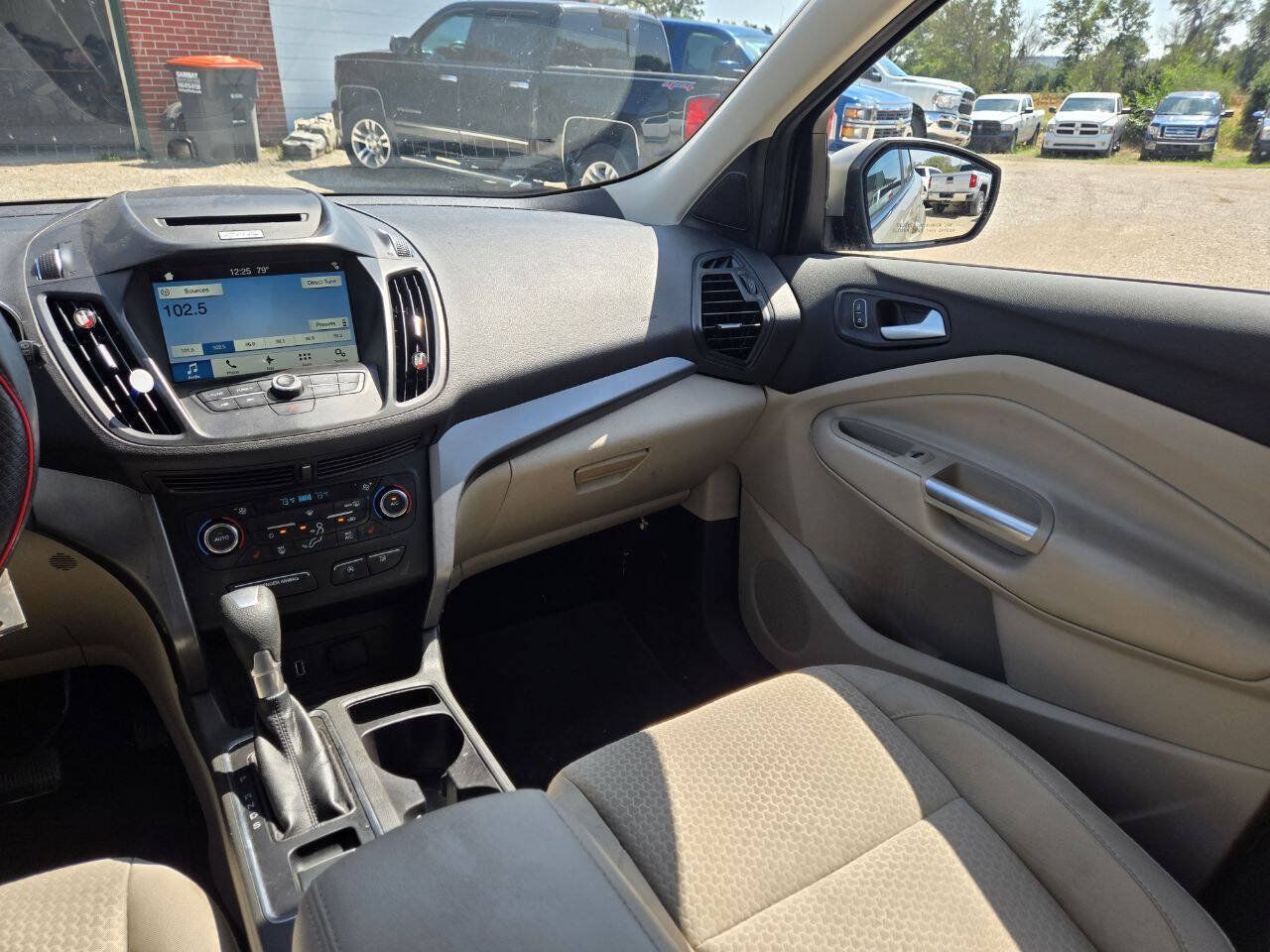 Used 2017 Ford Escape SE w/ Equipment Group 201A AWD/4WD image 11