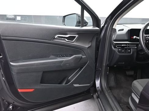 Used 2026 Kia Sportage LX FWD image 16