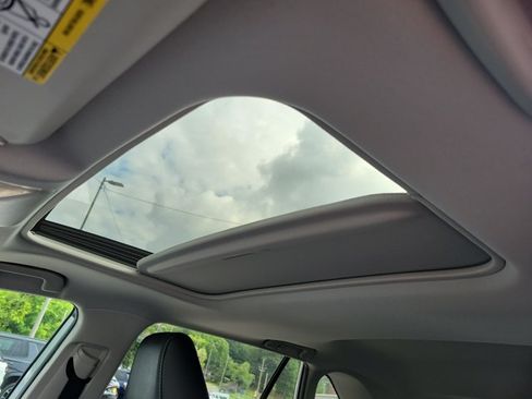Used 2022 Toyota RAV4 XLE Premium FWD image 7
