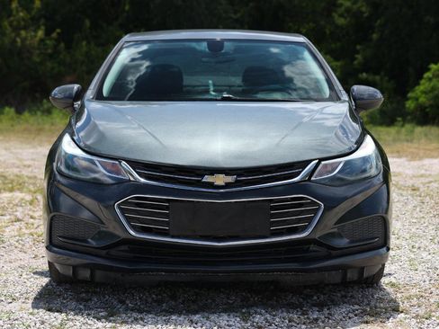 Used 2018 Chevrolet Cruze LT w/ Convenience Package FWD image 19