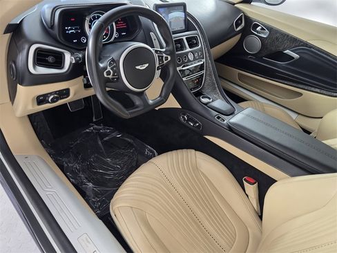 Used 2023 Aston Martin DB11 Coupe image 10