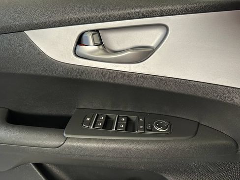 Used 2024 Kia Forte LXS w/ LXS Technology Package FWD image 18