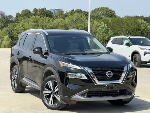 Used 2023 Nissan Rogue SL w/ SL Premium Package FWD image 2