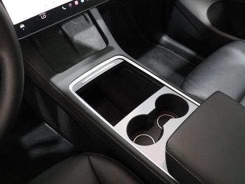 Used 2024 Tesla Model Y Long Range RWD image 29