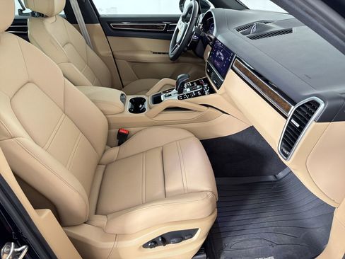 Certified 2023 Porsche Cayenne Platinum Edition AWD/4WD image 30