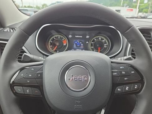 Used 2023 Jeep Cherokee Altitude Lux AWD/4WD image 11