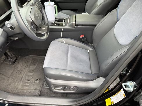 Used 2026 Toyota RAV4 XSE w/ Panoramic Sun Roof Package AWD/4WD image 7
