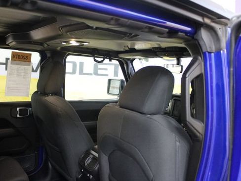 Used 2019 Jeep Wrangler Unlimited Sahara w/ Uconnect 4C Nav & Sound Group AWD/4WD image 10