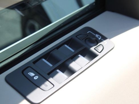 Certified 2024 Land Rover Discovery Sport S image 9