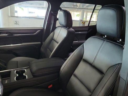 Used 2024 GMC Acadia Elevation w/ Luxury Package image 11