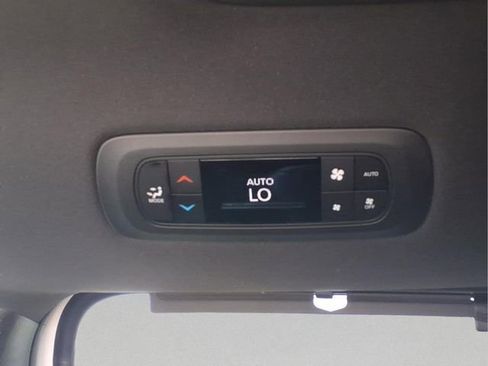 Used 2026 Chrysler Pacifica Select FWD image 21